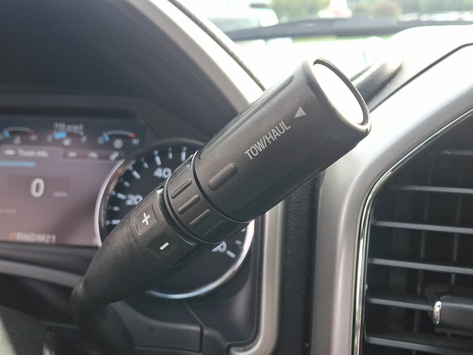 Used 2019 Ford F250 Lariat w/ Lariat Ultimate Package AWD/4WD image 16