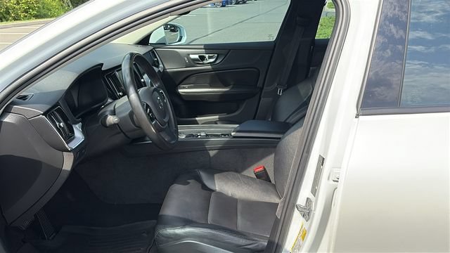 Used 2020 Volvo S60 T6 Momentum AWD/4WD image 9