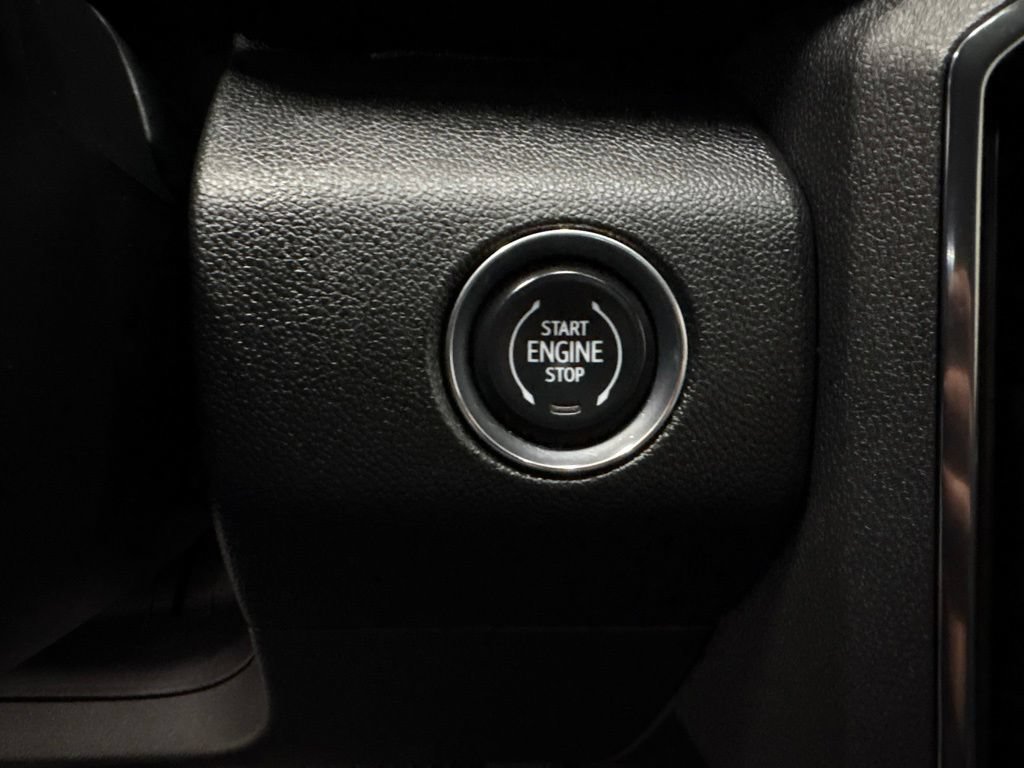 Certified 2025 GMC Acadia AT4 w/ LPO, Floor Liner Package AWD/4WD image 24