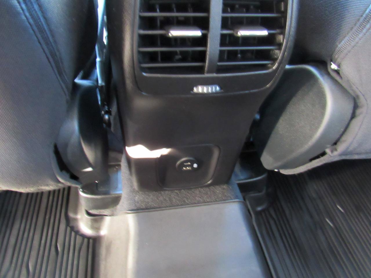 Used 2022 Ford Escape SE w/ SE Sport Appearance Package AWD/4WD image 28