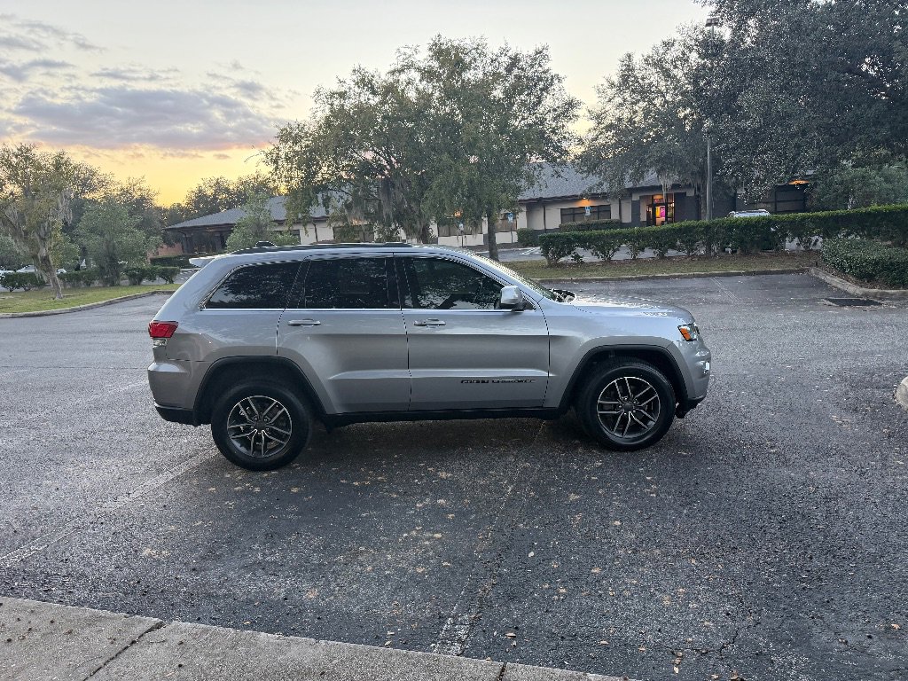 Used 2020 Jeep Grand Cherokee Laredo w/ Security & Convenience Group AWD/4WD image 8