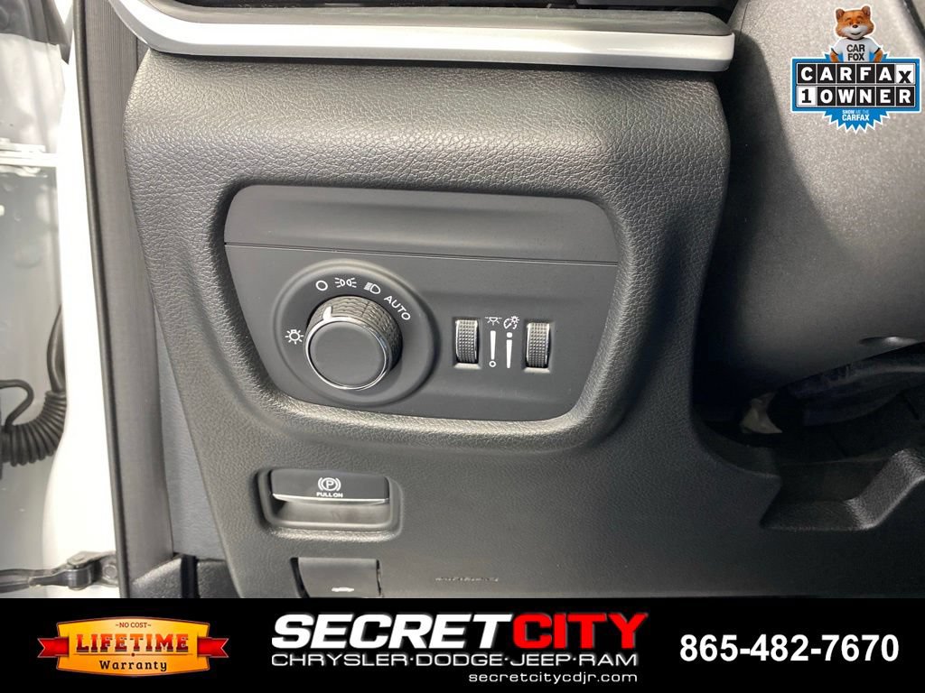 Used 2023 Jeep Grand Cherokee L Laredo AWD/4WD image 13