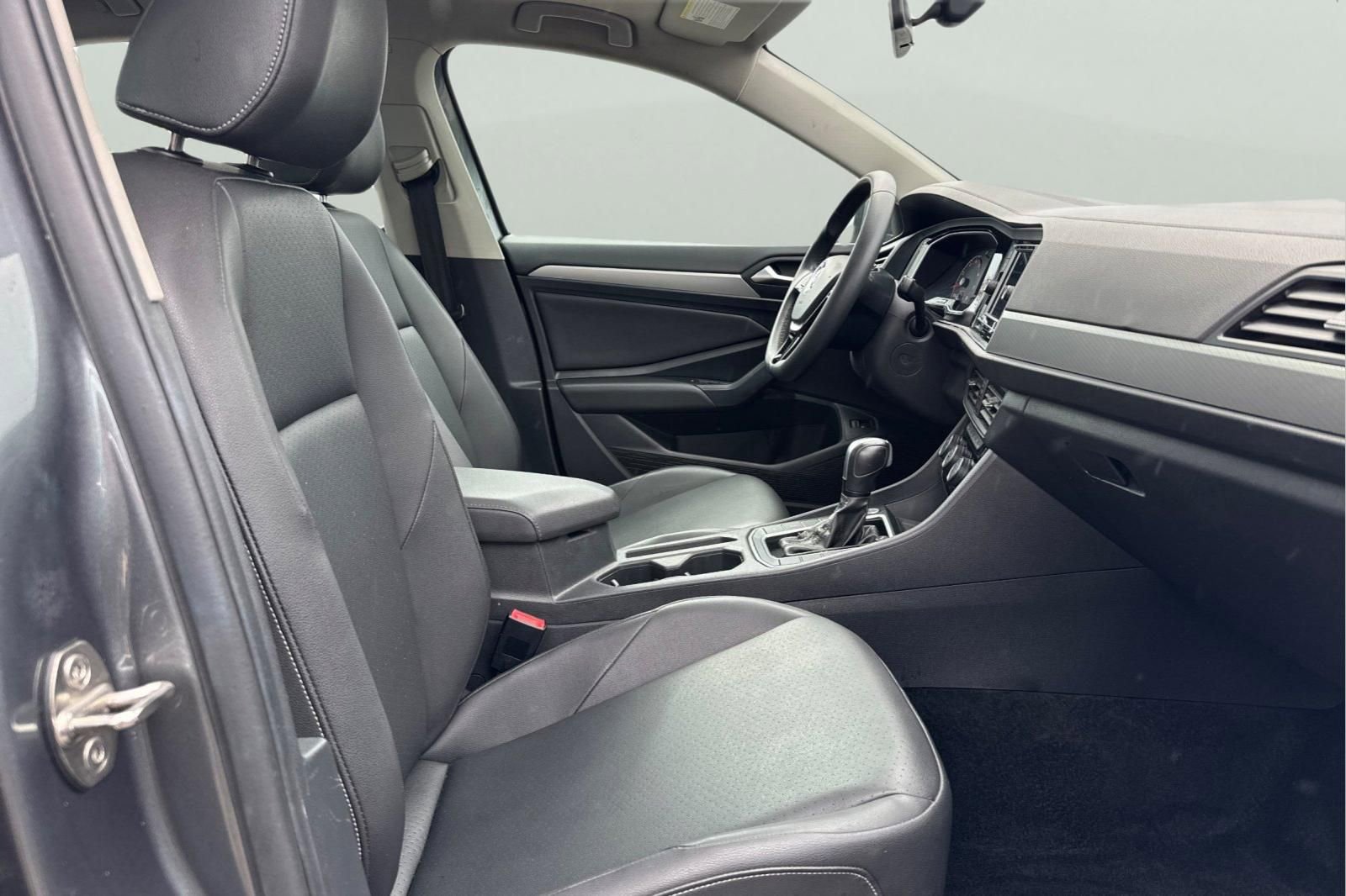 Used 2020 Volkswagen Jetta SE image 17