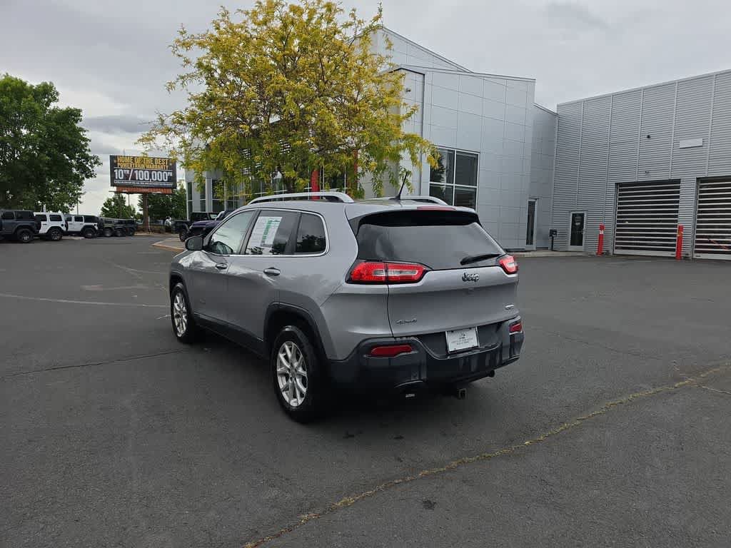 Used 2018 Jeep Cherokee Latitude AWD/4WD image 3