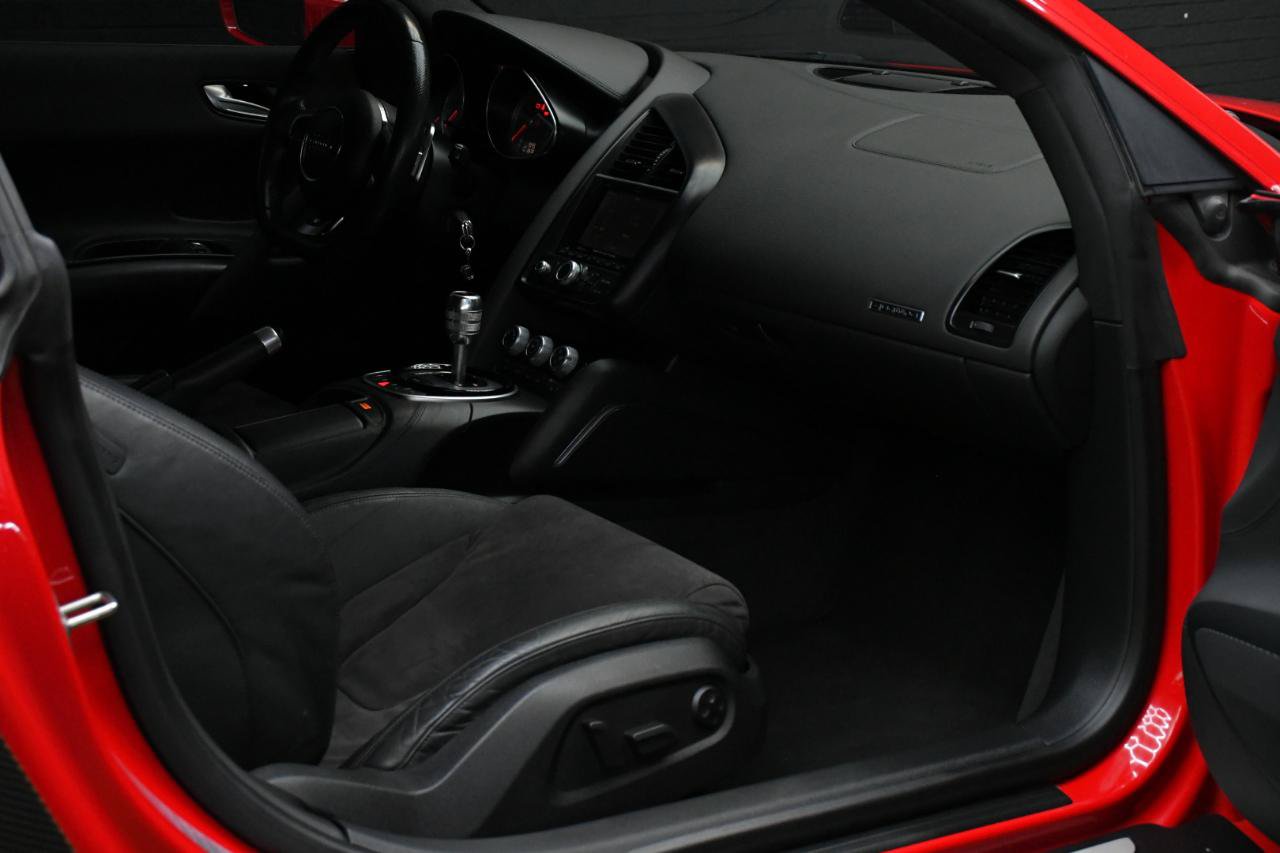 Used 2014 Audi R8 V8 w/ Convenience Package AWD/4WD image 42