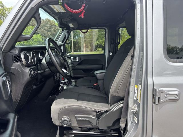 Used 2018 Jeep Wrangler Unlimited Sahara w/ Dual Top Group AWD/4WD image 4