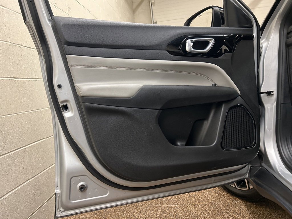 Used 2024 Jeep Compass Limited image 13