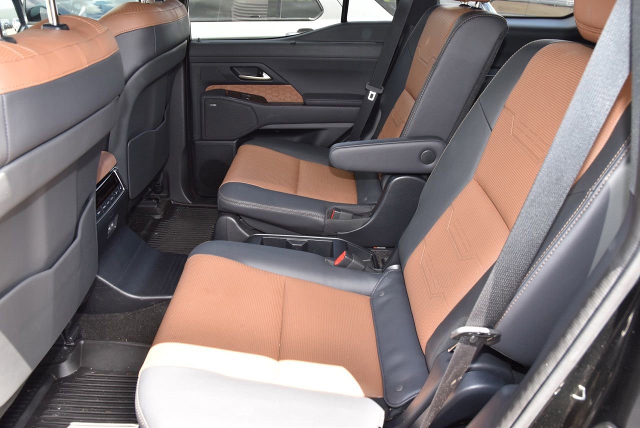 Used 2025 Lexus GX 550 w/ Accessory Package (2T) AWD/4WD image 10