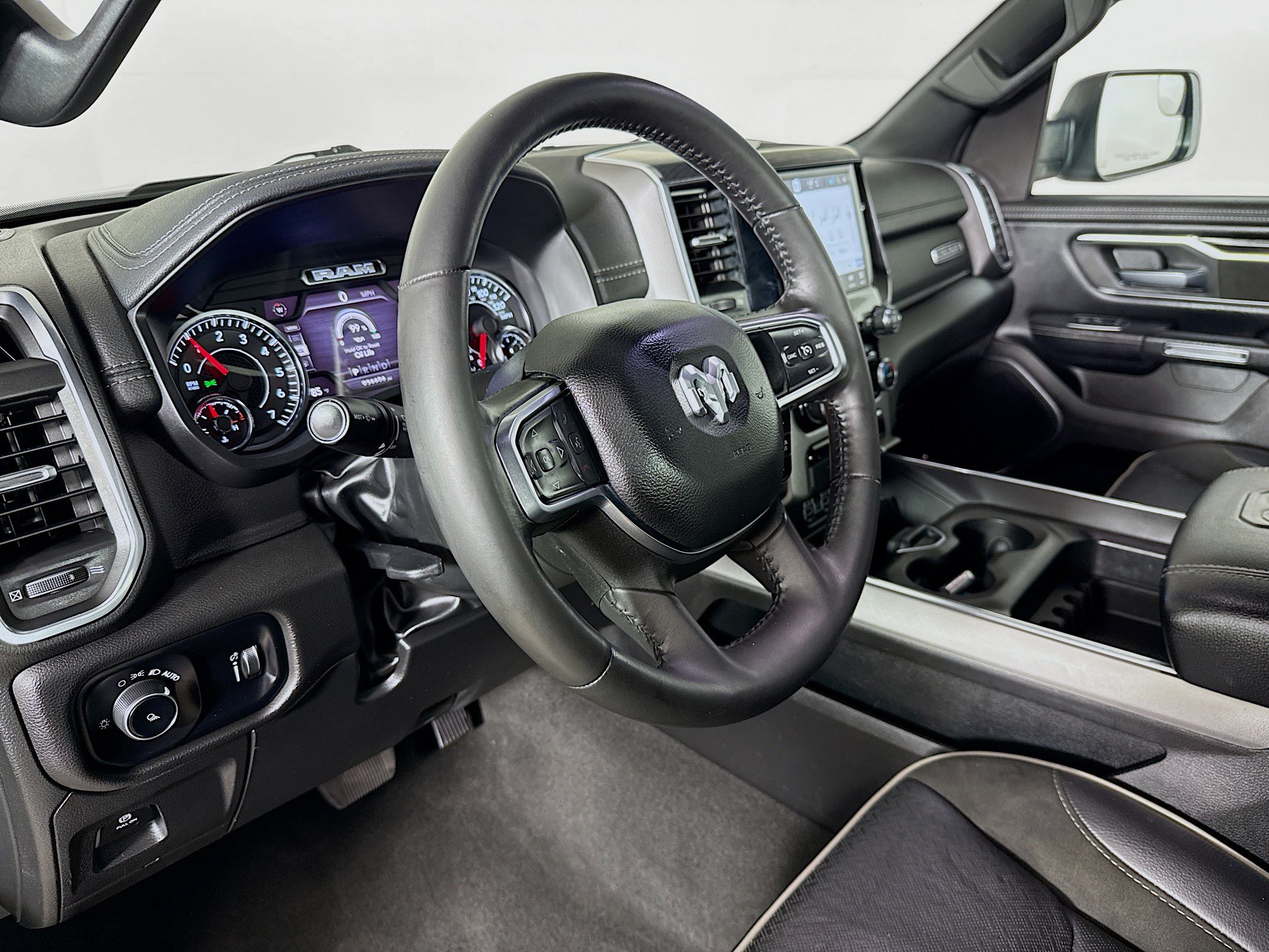 Used 2024 RAM 1500 Laramie AWD/4WD image 8