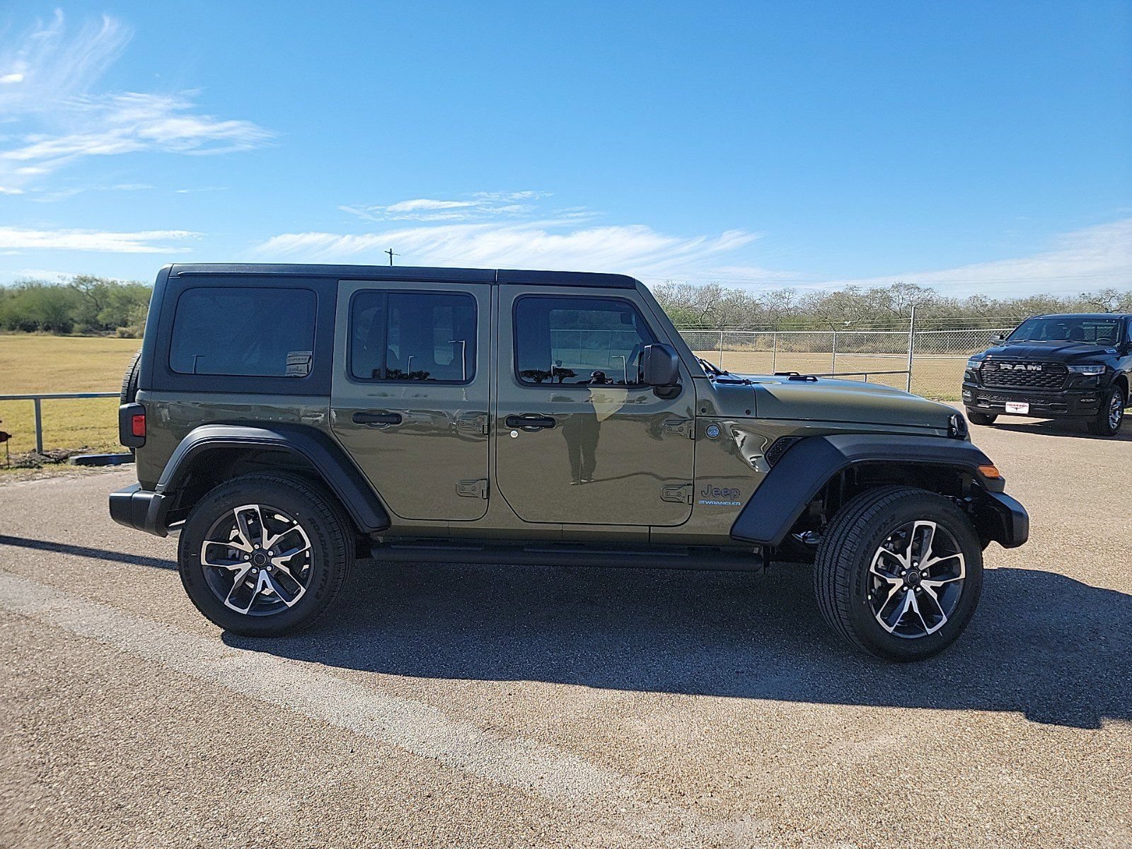 Used 2025 Jeep Wrangler Unlimited Sport S 4xe w/ Convenience Group AWD/4WD image 14
