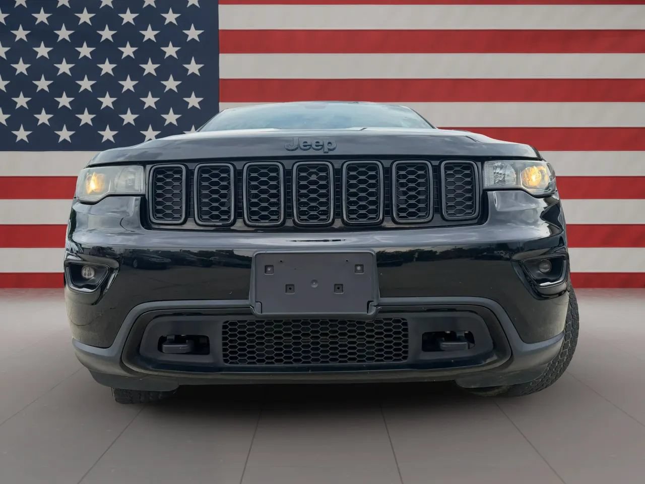 Used 2019 Jeep Grand Cherokee Laredo AWD/4WD image 2