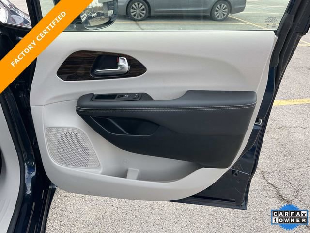 Used 2024 Chrysler Pacifica Limited image 25