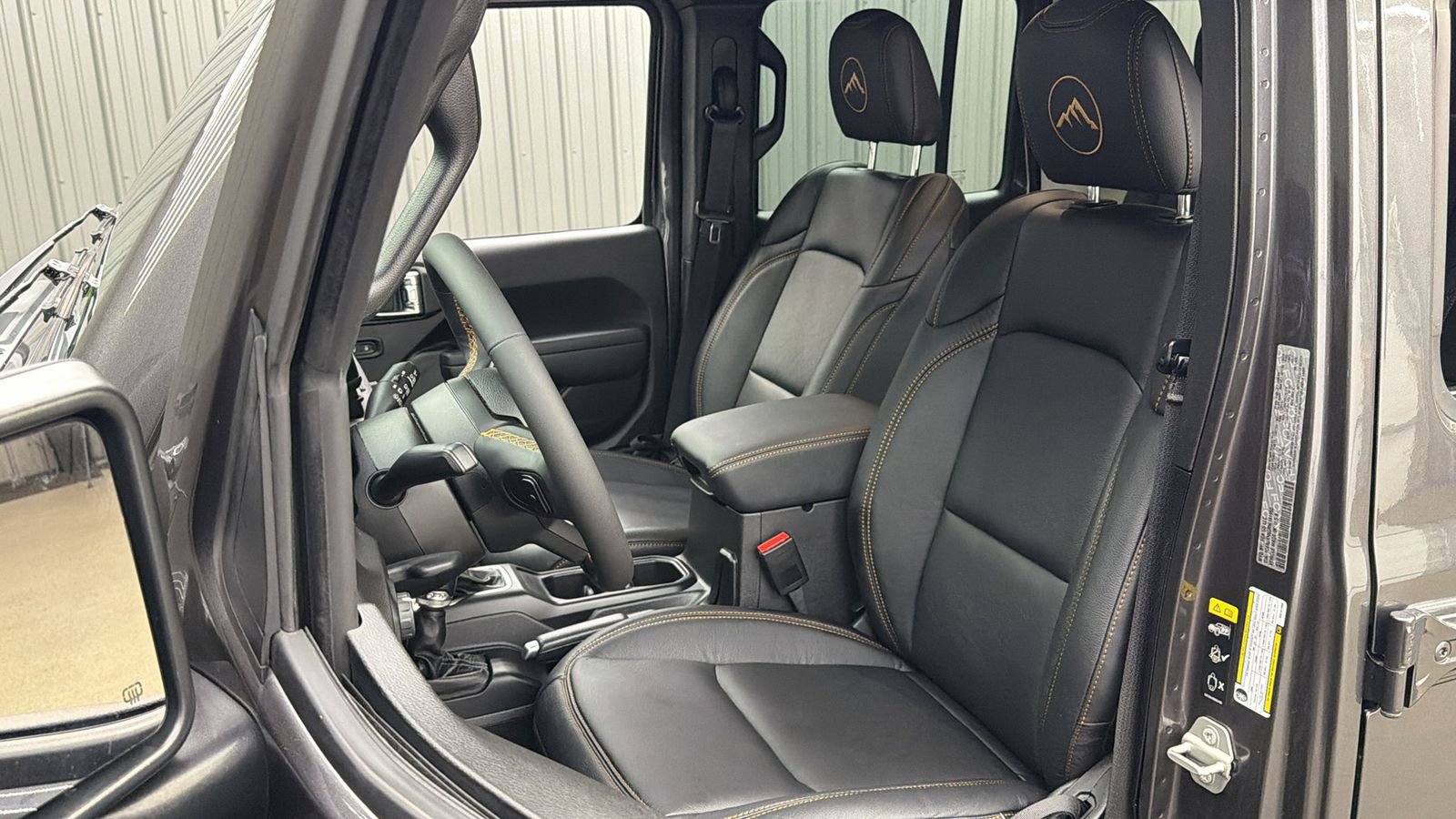 Used 2024 Jeep Wrangler Unlimited AWD/4WD image 32