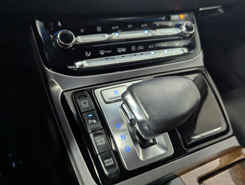 Used 2017 Genesis G90 3.3T Premium RWD image 22