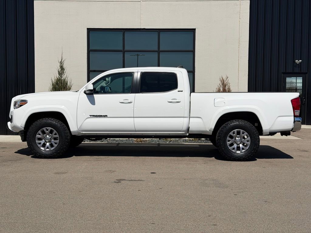 Used 2017 Toyota Tacoma SR5 w/ Tow Package RWD image 2