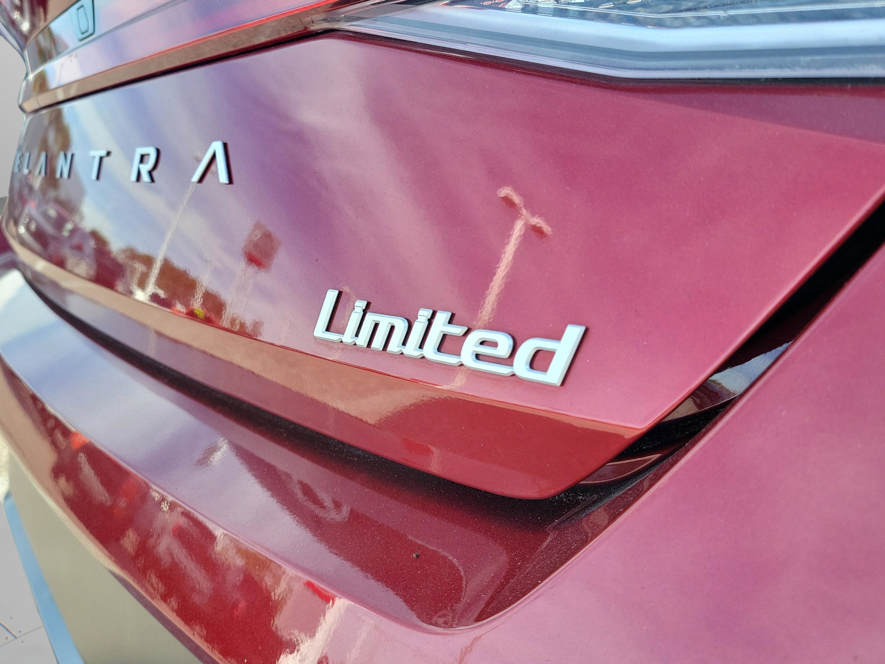 Certified 2024 Hyundai Elantra Limited image 32