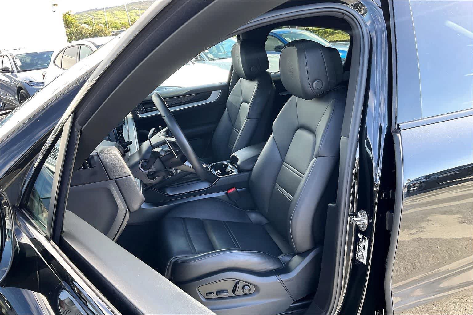 Used 2025 Porsche Cayenne Coupe AWD/4WD image 11