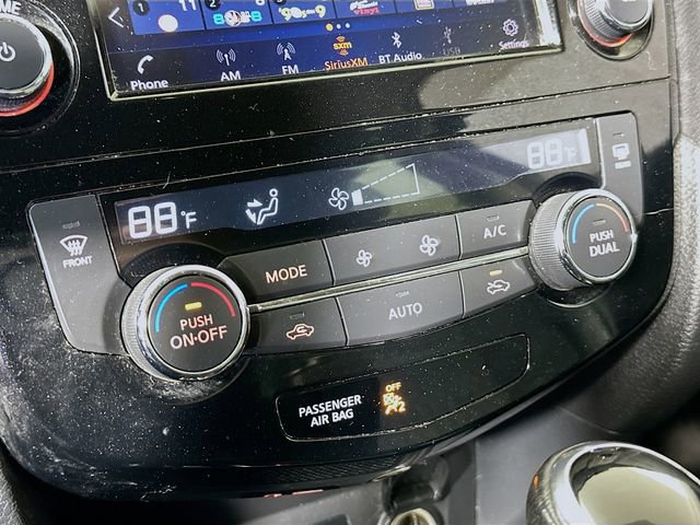 Used 2018 Nissan Rogue SV w/ Premium Package image 18