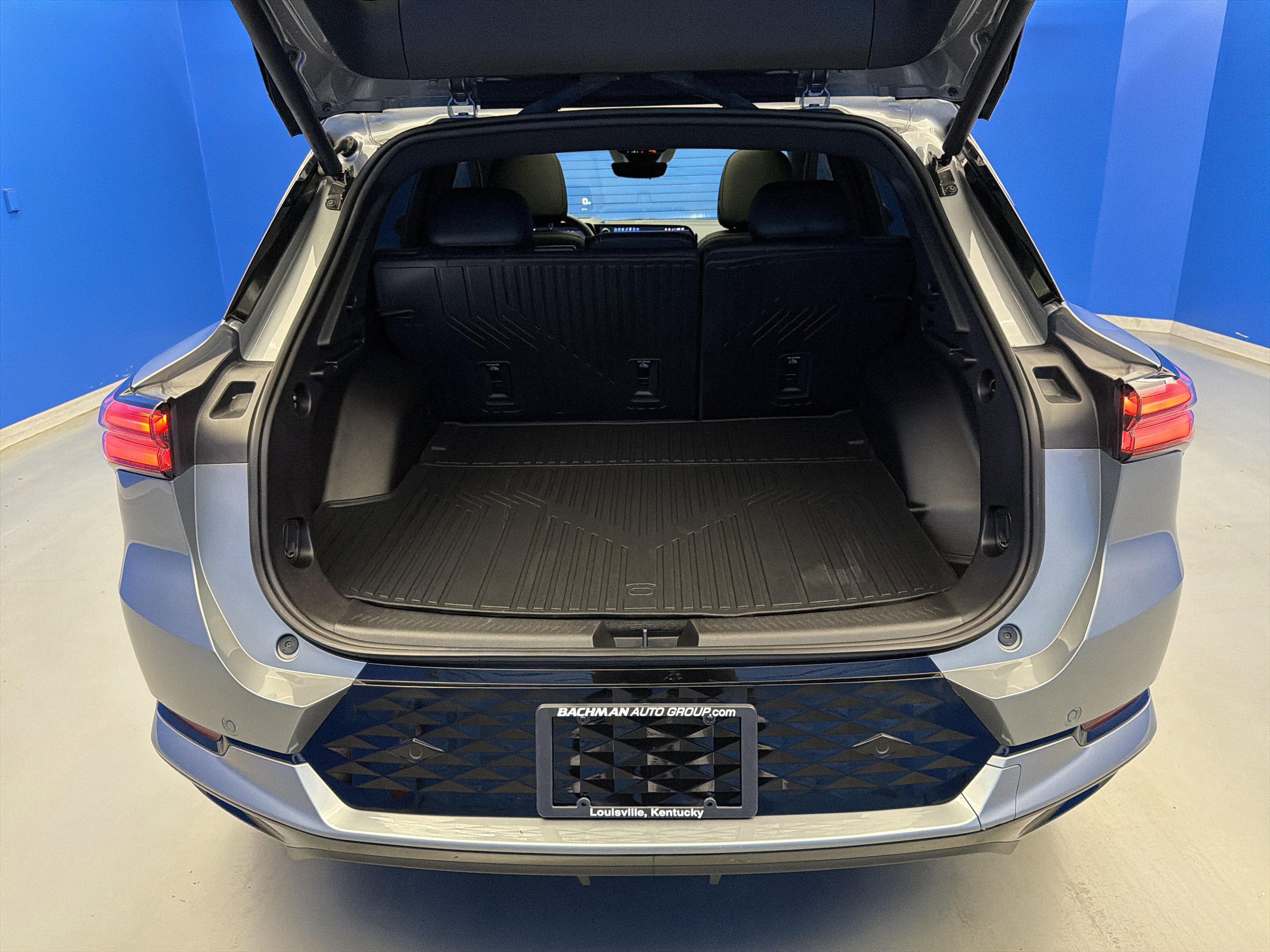 Used 2025 Chevrolet Equinox EV RS w/ Convenience Package II FWD image 30