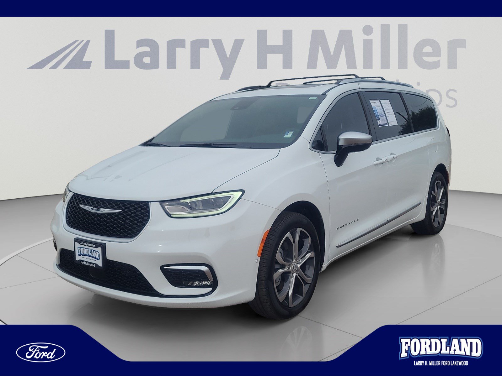 Used 2026 Chrysler Pacifica Pinnacle w/ Trailer Tow Group