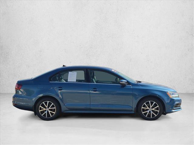Used 2017 Volkswagen Jetta SE FWD image 4