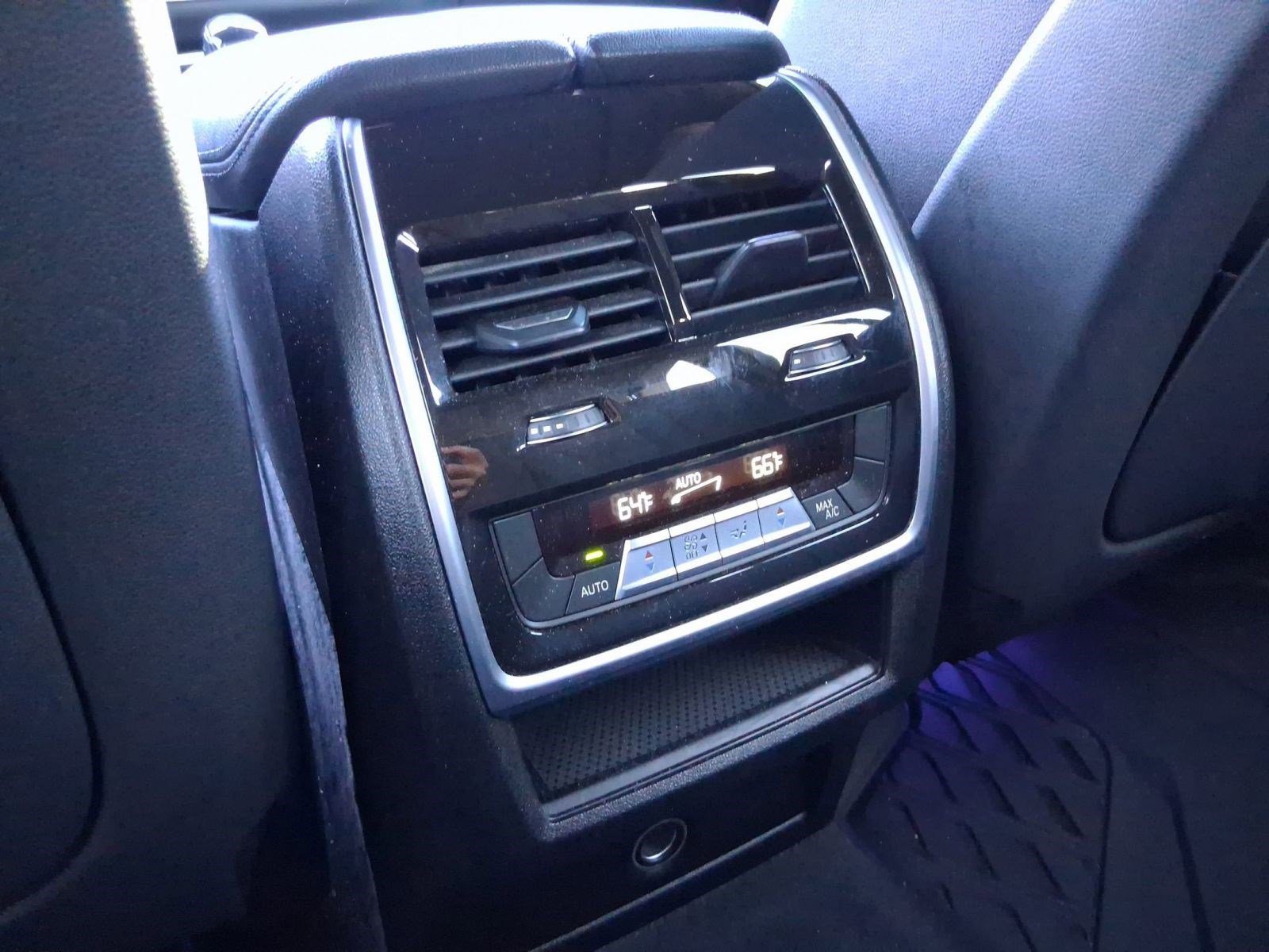 Used 2021 BMW X5 xDrive40i w/ Parking Assistance Package image 28