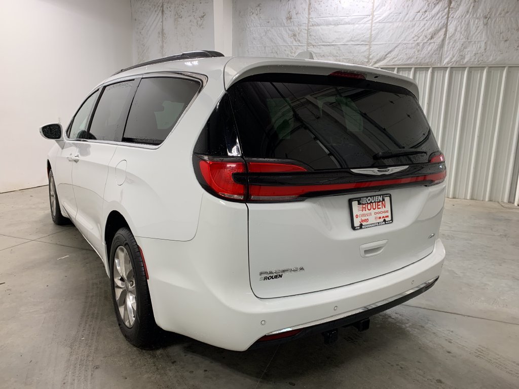 Used 2022 Chrysler Pacifica Touring-L AWD/4WD image 6