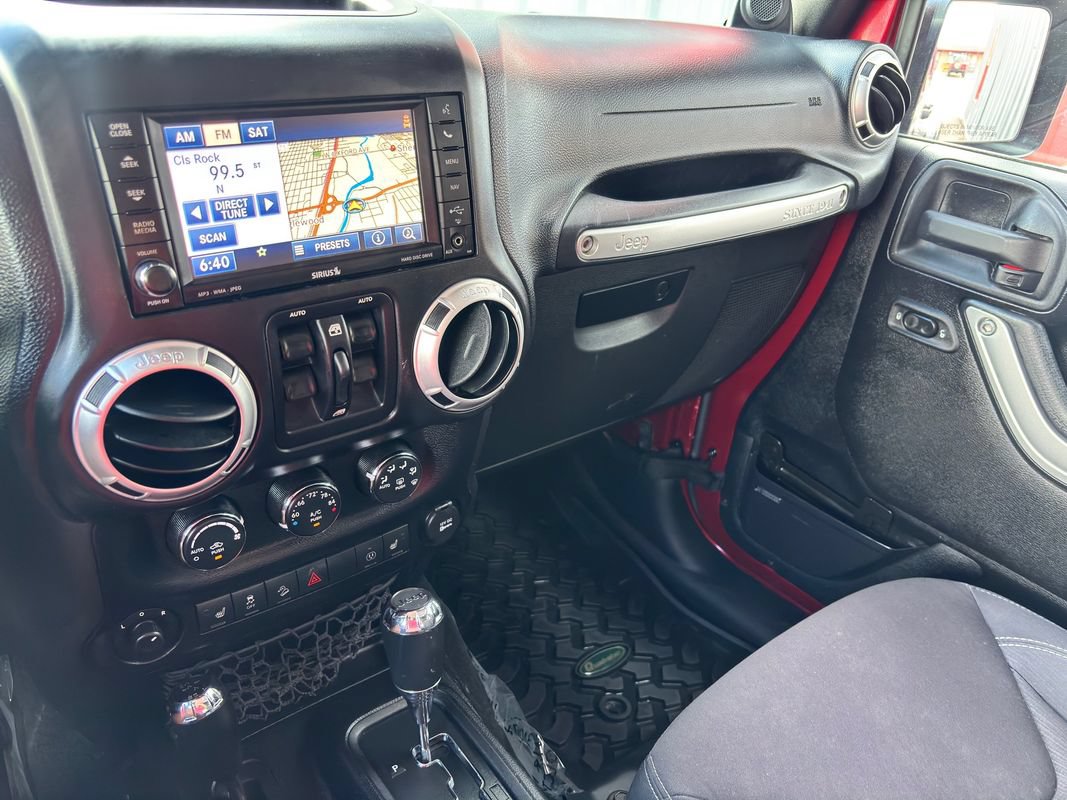 Used 2013 Jeep Wrangler Unlimited Sahara w/ Dual Top Group AWD/4WD image 31