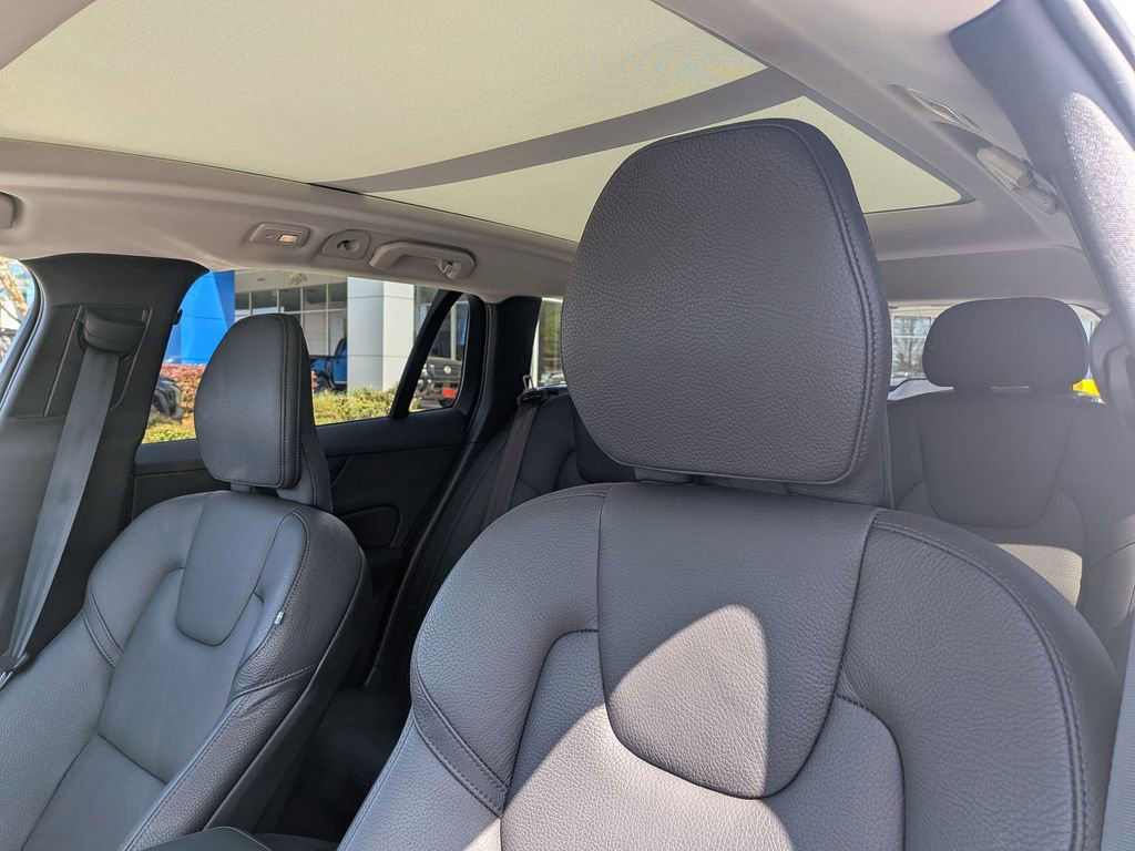 Used 2025 Volvo V60 B5 Cross Country Plus AWD/4WD image 14