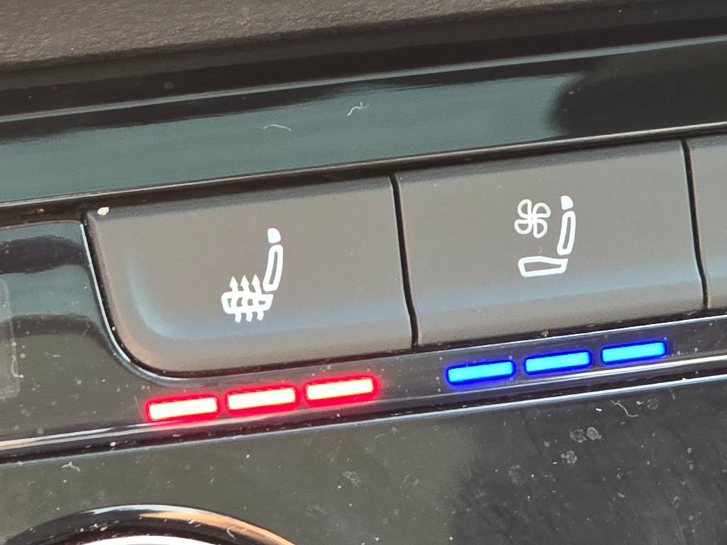 Certified 2024 Volkswagen Taos SEL AWD/4WD image 11