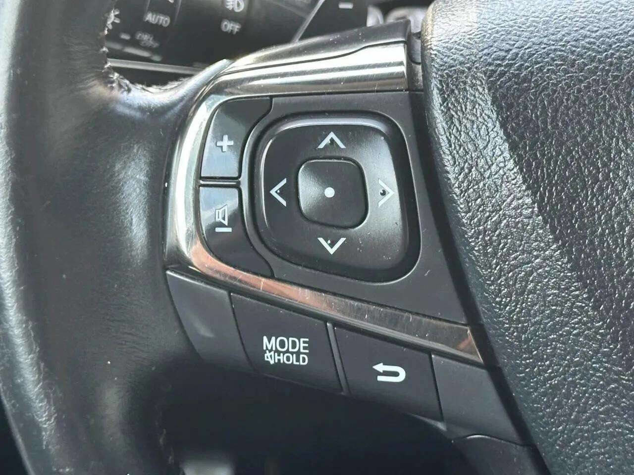 Used 2013 Toyota Avalon XLE Touring image 30