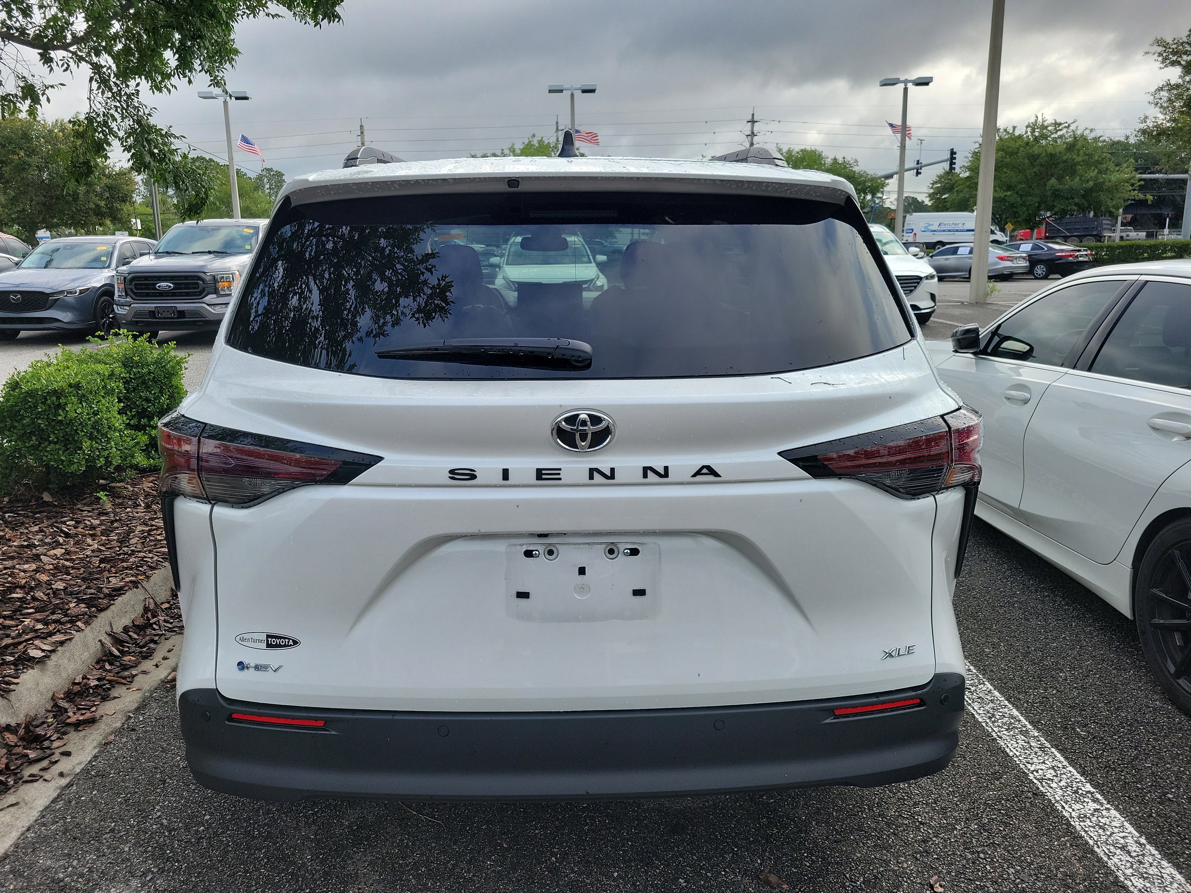 Certified 2026 Toyota Sienna XLE FWD image 14
