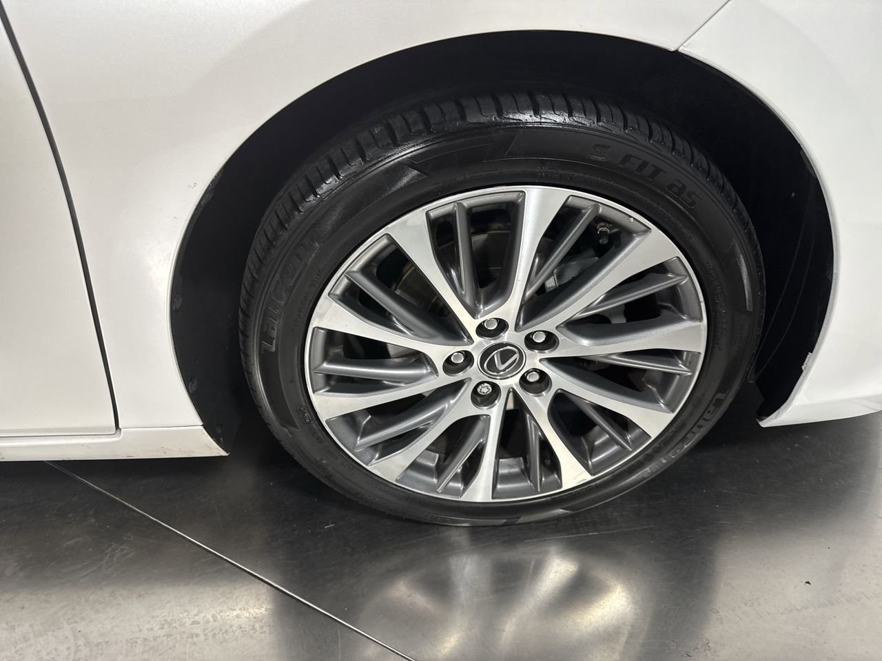 Used 2019 Lexus ES 350 F Sport image 14