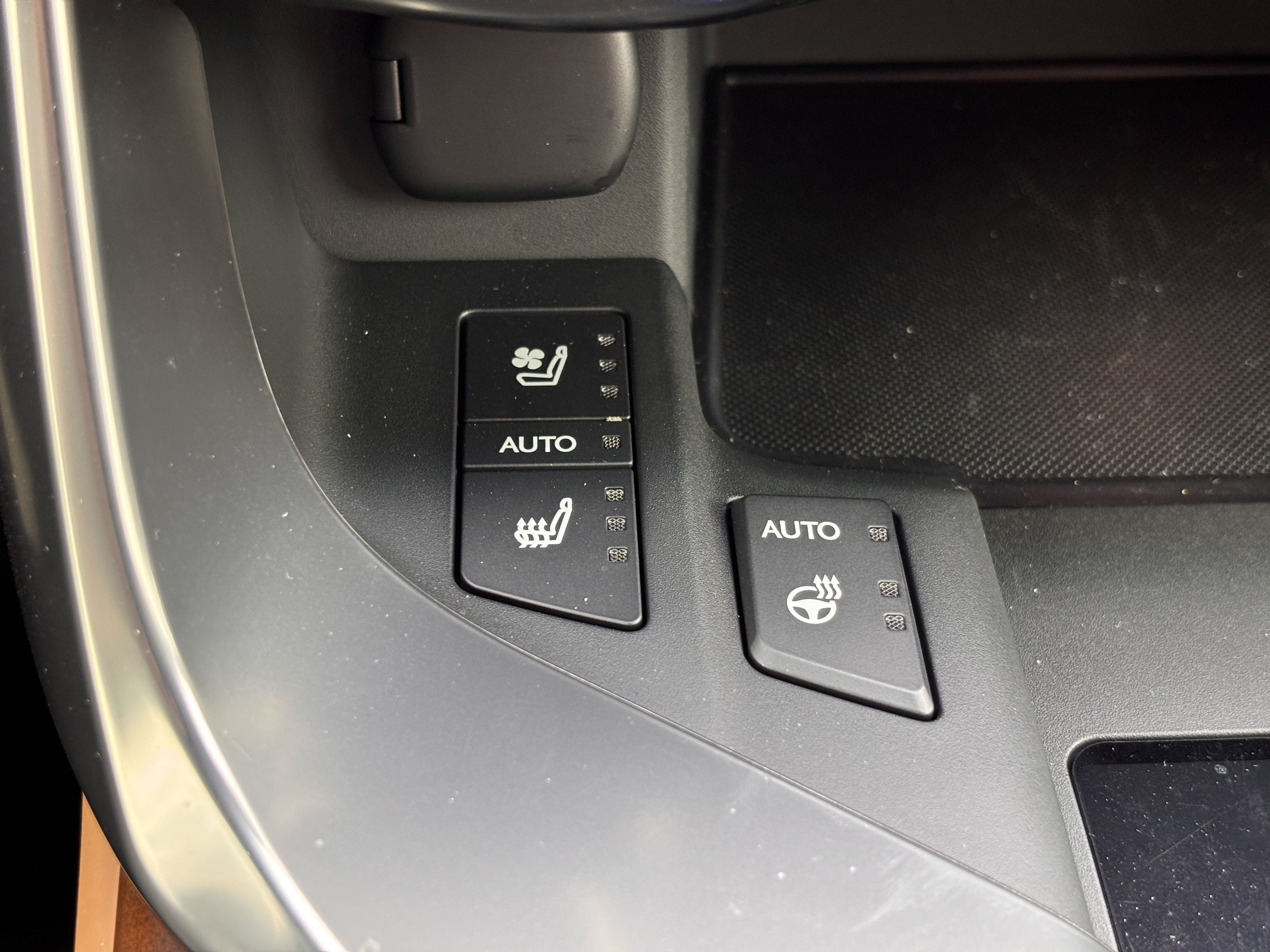 Certified 2026 Lexus LX 600 4WD w/ Accessory Package (Z1) image 30