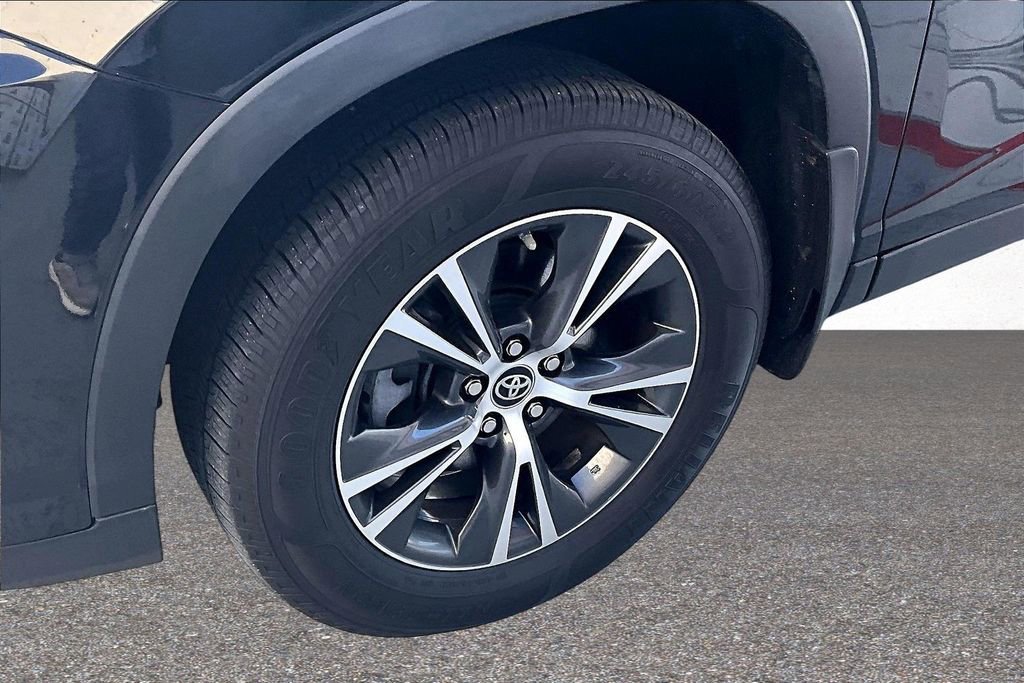 Used 2019 Toyota Highlander LE image 30