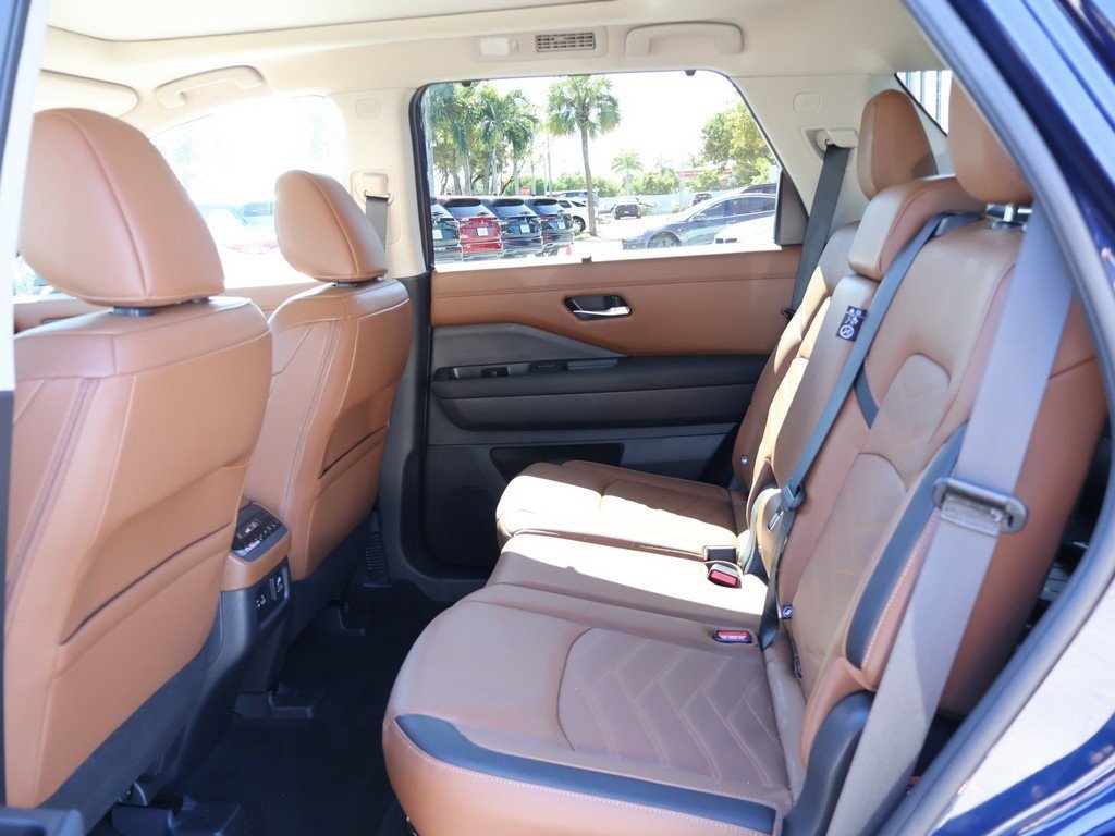 Used 2024 Nissan Pathfinder Platinum w/ Cargo Package image 41