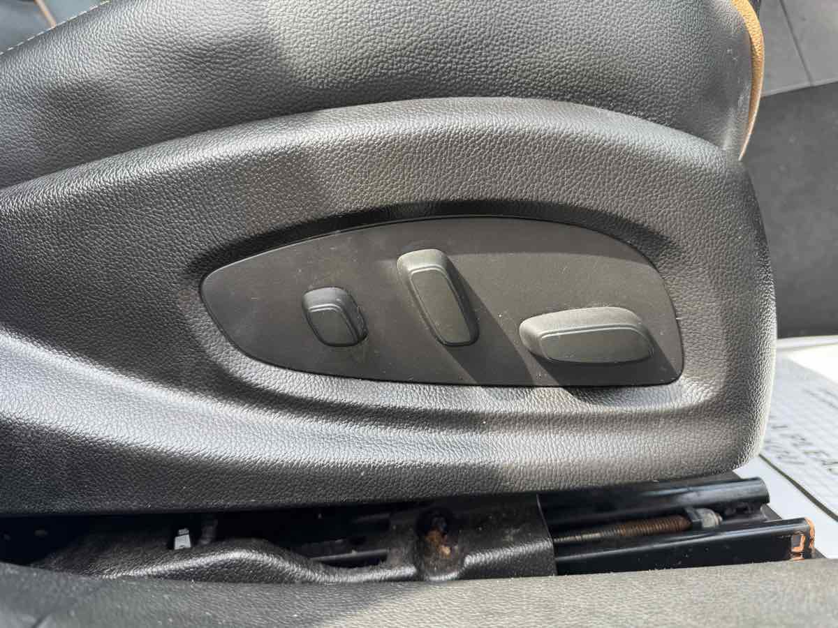 Used 2017 Chevrolet Impala Premier w/ Enhanced Convenience Package image 32