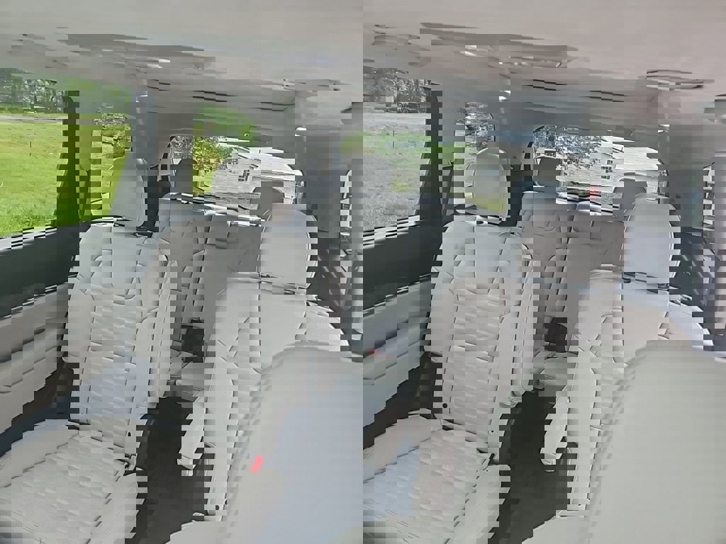 Used 2024 Kia Telluride SX Prestige w/ Towing Package image 19