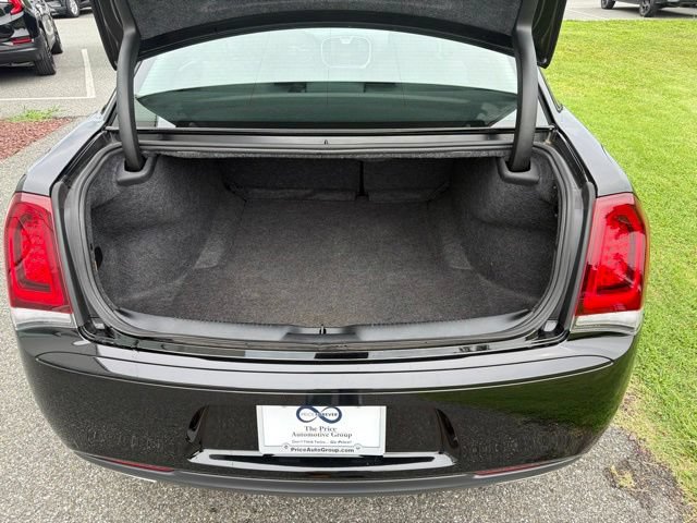 Used 2023 Chrysler 300 Touring w/ Sport Appearance Package AWD/4WD image 8