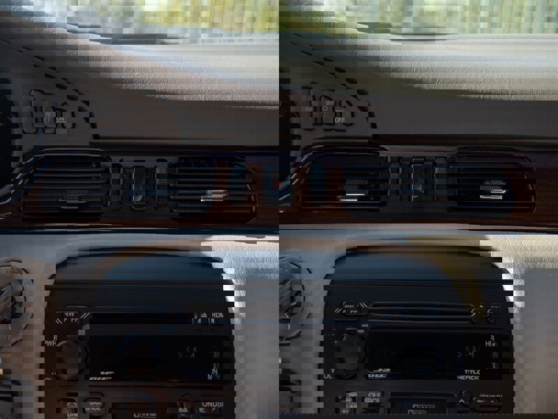 Used 1999 Cadillac Seville SLS w/ Personalization Pkg image 25