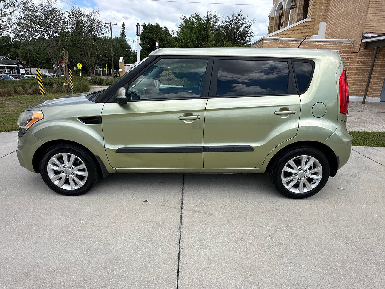 Used 2013 Kia Soul + FWD image 8