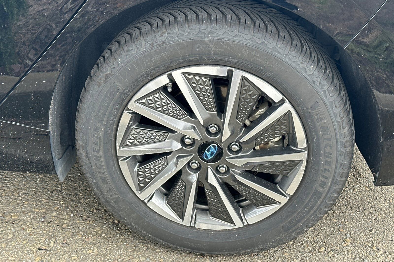 Used 2020 Hyundai Ioniq SE image 4