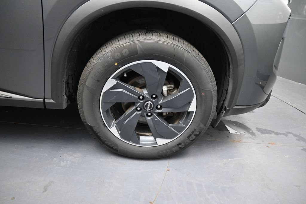 Used 2024 Nissan Rogue SV FWD image 17
