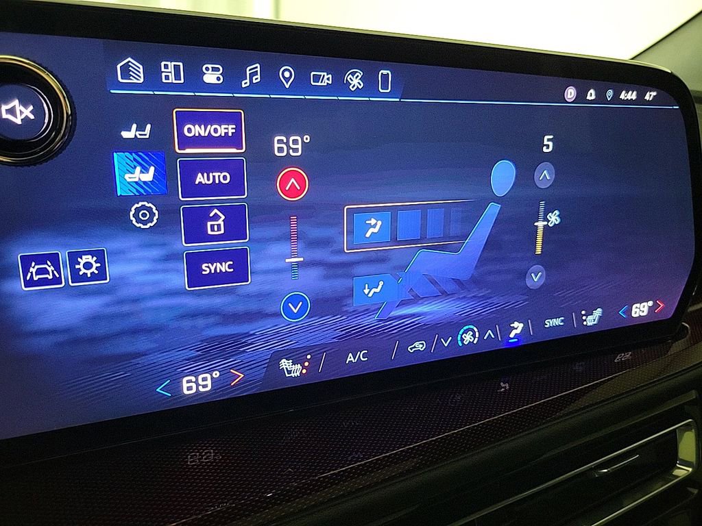 Used 2025 Chevrolet Traverse Z71 w/ Enhanced Driving Package image 18