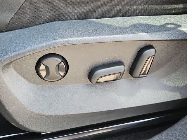 Used 2024 Volkswagen Tiguan SE FWD image 15