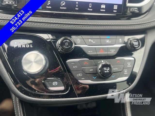 Used 2025 Chrysler Pacifica Limited image 16