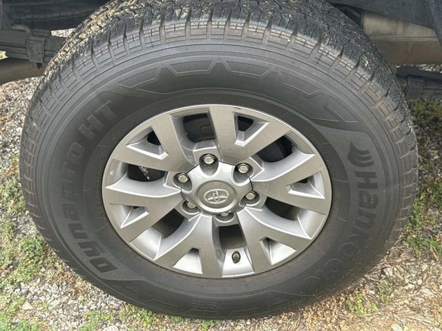 Used 2017 Toyota Tacoma SR5 w/ Tow Package image 9