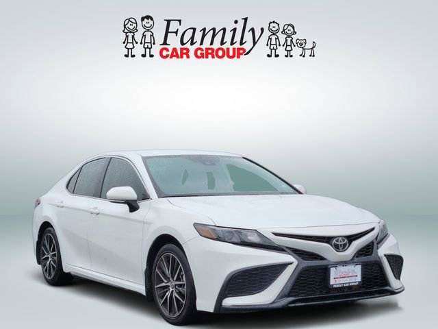 Used 2024 Toyota Camry SE FWD image 2