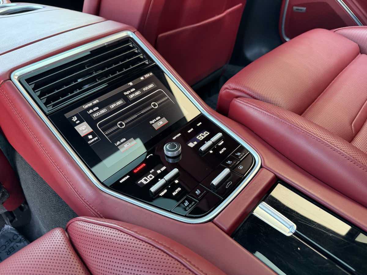 Used 2018 Porsche Panamera image 20