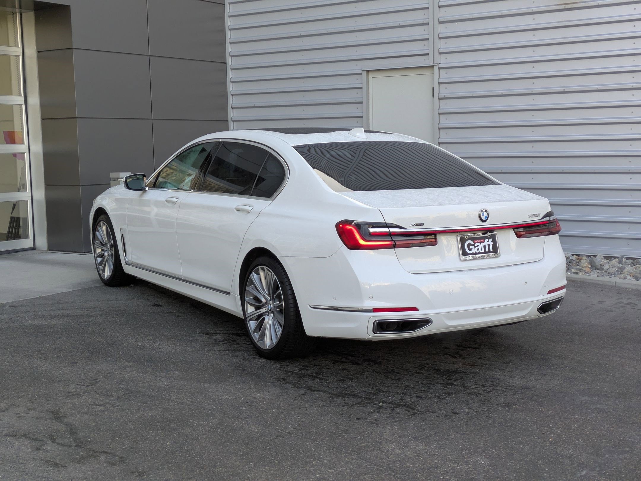 Used 2022 BMW 750i xDrive image 3